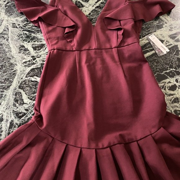 NWT Aqua Dresses Women's V Neck Cold Shoulder Mini Dress S Wine $128 - Picture 3 of 11